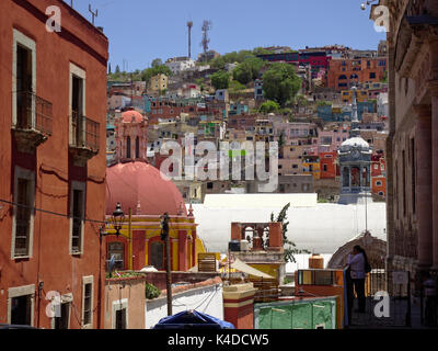 GUANAJUATO, Messico - 2017: vista panoramica di una parte del centro storico della città. Foto Stock