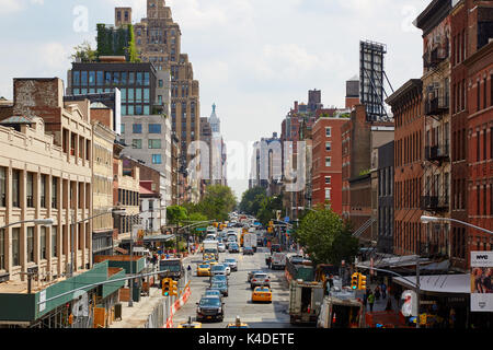 Meatpacking District Street vista in elevazione con il tipico muro di mattoni edifici di New York Foto Stock