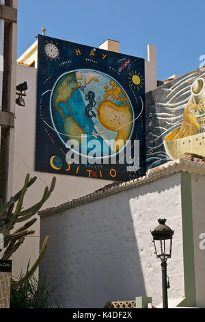 "Hay mil vientos posites. Hay mil rumbos a elegir" dipinto murale di Javier de Juan a Los Llanos de Aridane (la Palma, Isole Canarie, Spagna) Foto Stock