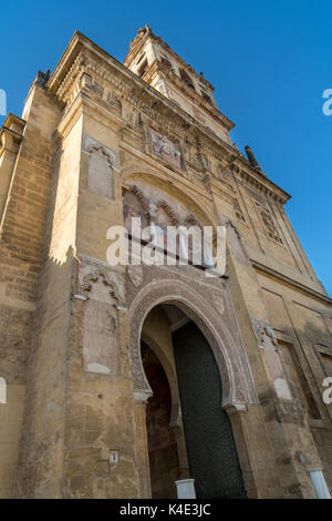 Puerta del Perdón nel campanile della grande moschea-cattedrale di Cordoba, Spagna Foto Stock