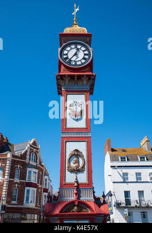 Il Giubileo orologio sul lungomare di Weymouth nel Dorset, Regno Unito. L'orologio fu eretta nel 1887 in occasione del cinquantesimo anno di regno della regina Victoria. Foto Stock