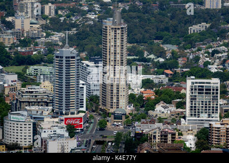 Vista aerea dalla Torre di Sydney guardando verso Kings Cross Area di Sydney il gigante Kings Cross Coke segno visibile di novembre 2016 Foto Stock