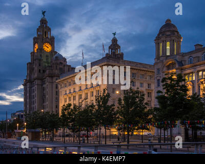 Il Liver Building di notte Foto Stock