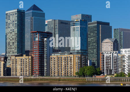 Grattacieli e edifici residenziali a Canary Wharf, Londra Regno Unito Regno Unito Foto Stock