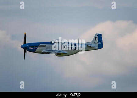 North American p-51d mustang (miss helen) a dunsfold ali & ruote 2017. Foto Stock