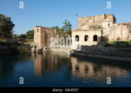 Ecco un titolo per il tempio Katas Raj entro il limite di 150 lettere: "Tempio Katas Raj: Antico tempio indù nel Punjab, Pakistan - Uno spirito e culturale. Foto Stock