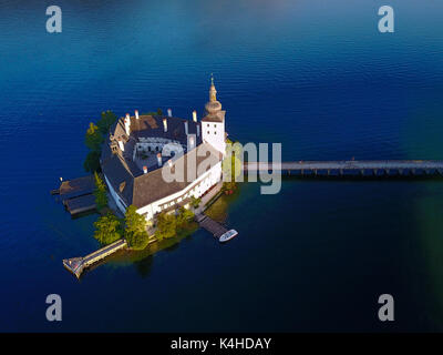 Castello di Schloss Orth nel cuore del lago Traunsee, Austria. Foto Stock