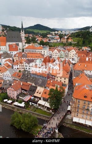 Cesky Krumlov - Vista aerea della piccola città nella regione della Boemia del sud della Repubblica ceca. Vecchio Ceský Krumlov è un sito Patrimonio Mondiale dell'UNESCO. Foto Stock