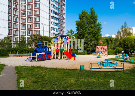 Mosca, Russia - Settembre 01.2017. Parco giochi per bambini in forma di locomotiva Foto Stock