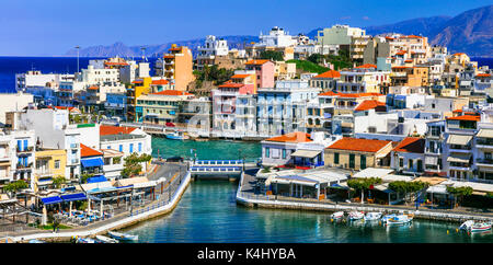 Bella Agios Nikolaos town,l'isola di Creta, Grecia. Foto Stock