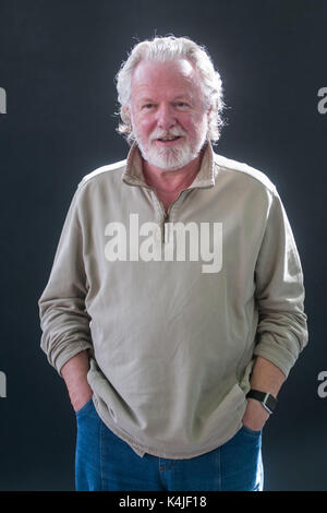 Televisione scozzese sceneggiatore, romanziere e la criminalità scrittore Peter può assiste un photocall durante l'Edinburgh International Book Festival nel mese di agosto Foto Stock