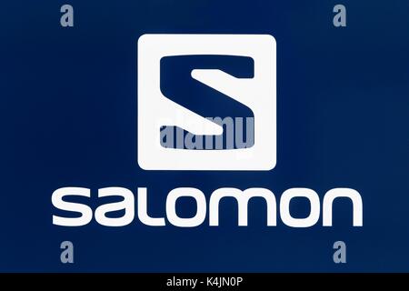 Logstor, Danimarca - agosto 23, 2017: Salomon logo su una parete. salomon è un attrezzature sportive azienda di produzione che ha avuto origine in Annecy, Francia Foto Stock