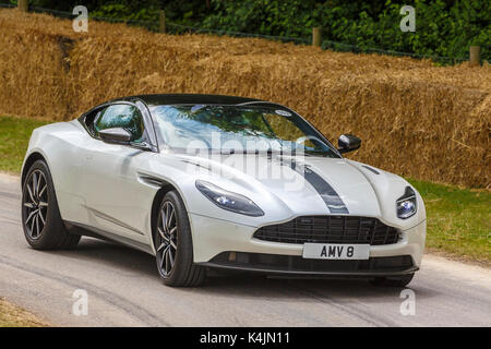 2017 aston martin DB11 v8 al 2017 Goodwood Festival of Speed, sussex, Regno Unito. Foto Stock