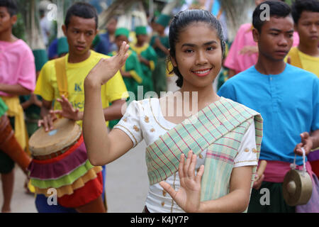 Assunzione processione cattolica a battambang, Cambogia, Indocina, Asia sud-orientale, Asia Foto Stock