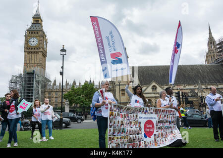 Londra, Regno Unito. , . Royal College of Nursing Smash il cappuccio la dimostrazione in piazza del Parlamento, Londra, Inghilterra, Regno Unito. Credito: Benjamin John/ Alamy Live News Foto Stock