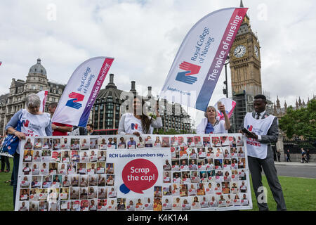 Londra, Regno Unito. , . Royal College of Nursing Smash il cappuccio la dimostrazione in piazza del Parlamento, Londra, Inghilterra, Regno Unito. Credito: Benjamin John/ Alamy Live News Foto Stock