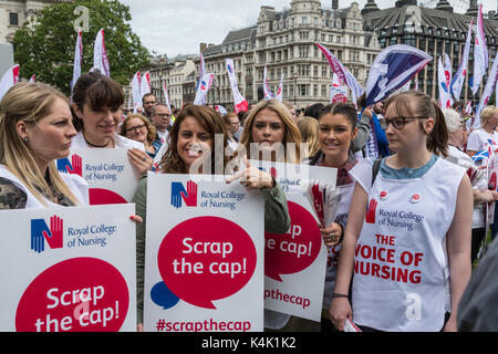 Londra, Regno Unito. , . Royal College of Nursing Smash il cappuccio la dimostrazione in piazza del Parlamento, Londra, Inghilterra, Regno Unito. Credito: Benjamin John/ Alamy Live News Foto Stock