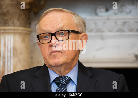 Dublino, Irlanda. 6 Settembre 2017. L'ex presidente della Finlandia e premio Nobel Martti Ahtisaari è stato oggi in Irlanda per presentare un discorso di primo piano sul ruolo dell'UE nella risoluzione dei conflitti. Martti Ahtisaari è stato insignito del Premio Nobel per la pace nel 2008 per i suoi importanti sforzi, in diversi continenti e oltre trent'anni, per risolvere i conflitti internazionali . Tra questi, il suo ruolo nel processo di pace in Irlanda del Nord sulla questione cruciale e molto delicata della disattivazione delle armi. Foto di Peter Cavanagh - must Credit Foto Stock