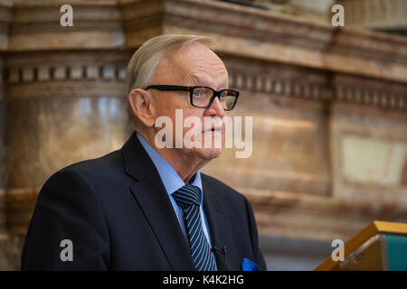 Dublino, Irlanda. 6 Settembre 2017. L'ex presidente della Finlandia e premio Nobel Martti Ahtisaari è stato oggi in Irlanda per presentare un discorso di primo piano sul ruolo dell'UE nella risoluzione dei conflitti. Martti Ahtisaari è stato insignito del Premio Nobel per la pace nel 2008 per i suoi importanti sforzi, in diversi continenti e oltre trent'anni, per risolvere i conflitti internazionali . Tra questi, il suo ruolo nel processo di pace in Irlanda del Nord sulla questione cruciale e molto delicata della disattivazione delle armi. Foto di Peter Cavanagh - must Credit Foto Stock