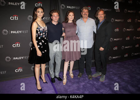 Beverly Hills, Ca. 6 Sep, 2017. Emmy Rossum, Jeremy Allen White, Emma Kenney, John Wells, William H. Macy, a screening SHAMELESS & pannello durante il 11TH Annuale PALEYFEST CADUTA TV anteprime presso il Paley Centre for Media In California il 6 settembre 2017. Credito: Faye S/media/punzone Alamy Live News Foto Stock