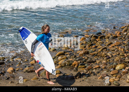 San Clemente, STATI UNITI D'AMERICA. 06 Sep, 2017. Primo Round del surf al 2017 Swatch donna Pro in basso a tralicci, San Onofre State Beach, San Clamente, CA il 06 settembre 2017. Surfer: Lakey Peterson (USA). Credito: Benjamin Ginsberg/Alamy Live News Foto Stock