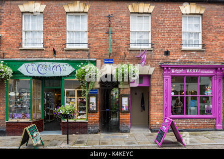 Negozi in northload street, glastonbury, Somerset, Inghilterra. Foto Stock