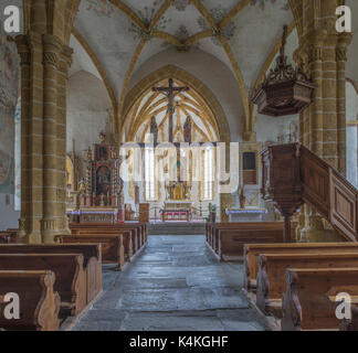 Fine castello medievale chiesa di San Romanus, interior shot, tomba del poeta Rainer Maria Rilke, Rhonetal, Raron, Vallese Foto Stock