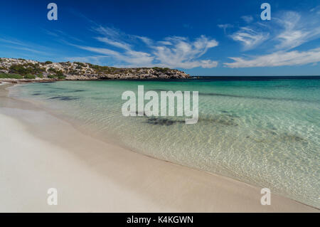 L'acqua turchese a Dynamite Bay. Foto Stock