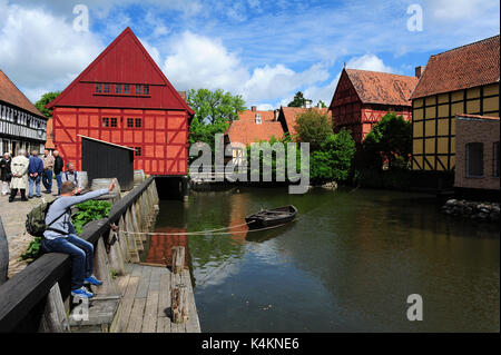 Un viaggio indietro nel tempo al Den Gamle By (Città Vecchia), un open-air folk museum ad Aarhus in Danimarca. Foto Stock