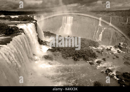 Cascate sul confine tra Brasile e Argentina Foto Stock