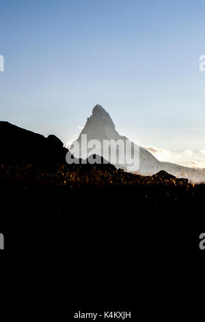 La silhouette del Cervino prima del tramonto. zermatt cantone del Vallese pennine svizzera Foto Stock