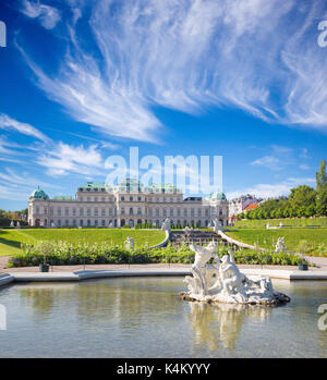 Vienna, Austria - 30 luglio 2014: la fontana del palazzo del Belvedere in mattina. Foto Stock