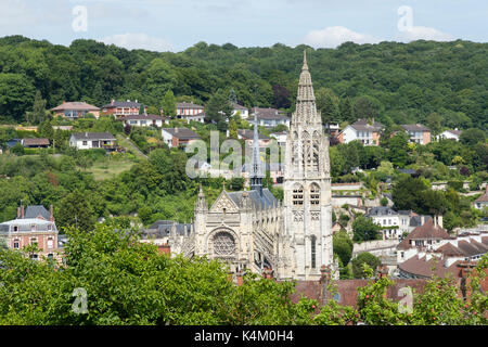 Francia, Senna Marittima (76), Caudebec-en-Caux, vue sur la ville, l'église Notre-Dame de Caudebec-en-Caux et la Seine depuis le sentier du Calidu // Fr Foto Stock