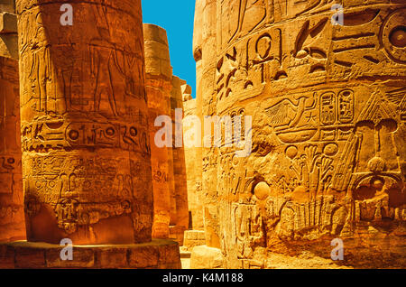 Grande Hypostyle Hall presso i Templi di Luxor (antica Tebe). Le colonne del tempio di Luxor a Luxor, Egitto Foto Stock