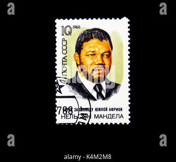 RUSSIA - circa 1988: un timbro stampato dalla Russia, mostra ritratto Nelson Mandela. South African anti-apartheid leadar, circa 1988 Foto Stock