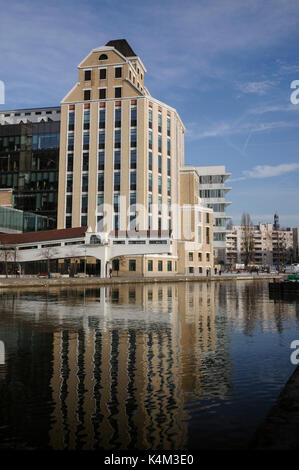 PARIS PANTIN GRANDS MOULINS E CANAL - PARIS URBANISTICA - edifici rinnovati - GRAND PARIS - PARIS CANAL © Frédéric BEAUMONT Foto Stock