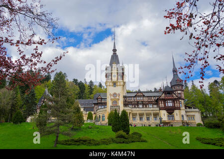 Peles è un giorno moderno castello in Transilvania ROMANIA Foto Stock