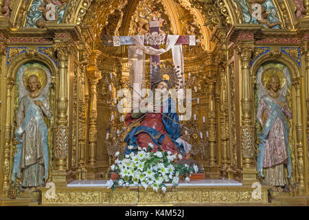 Salamanca, Spagna, aprile - 17, 2016: il policromo scolpito altare barocco della Madonna Addolorata (capilla de los Dolores) Foto Stock