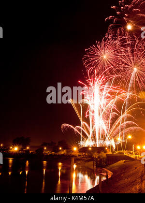 Fuochi d'artificio a barnstaple club di rugby, barnstaple devon. organizzato da barnstaple rotary club. Foto Stock