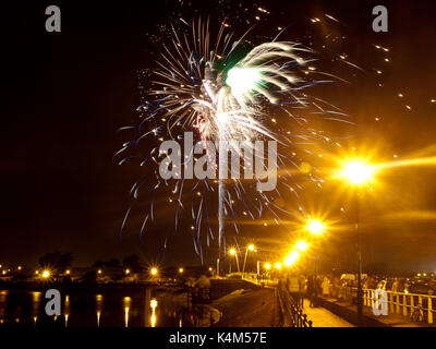 Fuochi d'artificio a barnstaple club di rugby, barnstaple devon. organizzato da barnstaple rotary club. Foto Stock