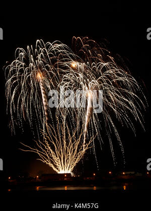 Fuochi d'artificio a barnstaple club di rugby, barnstaple devon. organizzato da barnstaple rotary club. Foto Stock