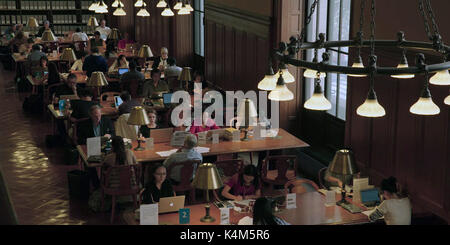 Ex Libris - La Biblioteca Pubblica di New York è un nuovo documentario di Frederick Wiseman. Questa fotografia è per il solo uso editoriale ed è il copyright del film company e/o il fotografo assegnato dal film o società di produzione e può essere riprodotto solo da pubblicazioni in congiunzione con la promozione del film di cui sopra. Un credito per il film company è richiesto. Il fotografo deve anche essere accreditato quando noto. Foto Stock