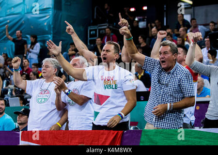 4 Settembre 2017: ungherese fan durante la FIBA Eurobasket 2017 - Gruppo C, gioco tra Ungheria e Repubblica ceca a sala polivalente, Cluj-Napoca, Romania ROU. Foto: Cronos Foto Stock