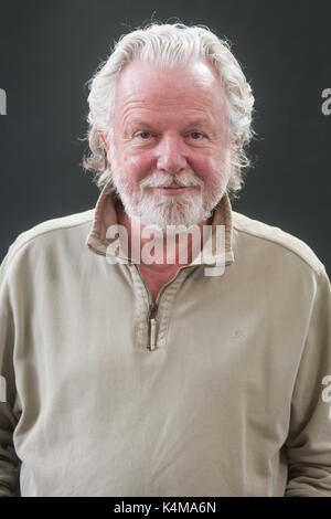 Televisione scozzese sceneggiatore, romanziere e la criminalità scrittore Peter può assiste un photocall durante l'Edinburgh International Book Festival nel mese di agosto Foto Stock