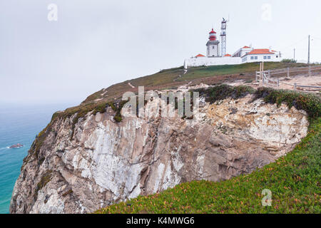 Faro di Cabo da Roca. Il punto più occidentale del Portogallo e in Europa Foto Stock