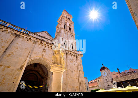 Unesco città di Trogir e piazza principale vista punti di riferimento, DALMAZIA, CROAZIA Foto Stock