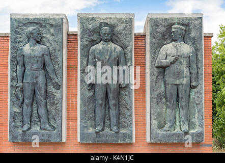 Memoriale di Bela Kun, Jeno Landler e Tibor Szamuely, Parco delle statue (Szoborpark), Budapest, Ungheria Foto Stock