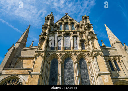 Verso l'alto vista della Cattedrale di Ely, Cambridgeshire, Regno Unito Foto Stock