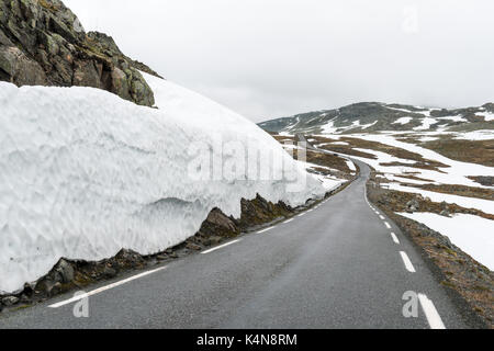 Aurlandsvegen famosa strada di montagna Foto Stock