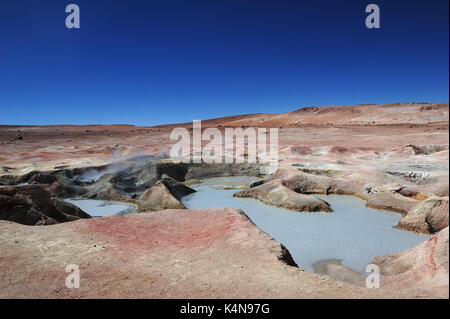 Il Sol de Manaña Geyser Basin (4850m) nel sud della Bolivia Foto Stock